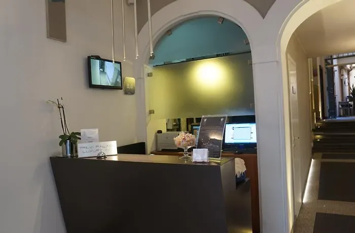 Trevi Palace Luxury Otel
