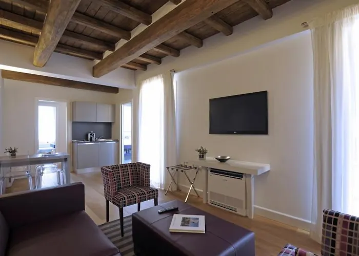 Otel Trevi Palace Luxury Roma