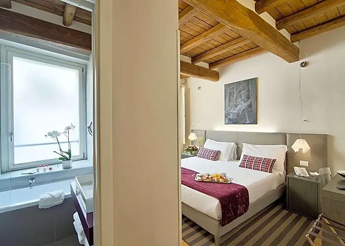 Hotel Trevi Palace Luxury Rome