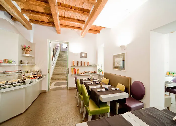 Hotel Trevi Palace Luxury Rome