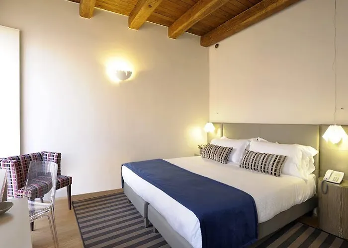 Trevi Palace Luxury Hotel Řím